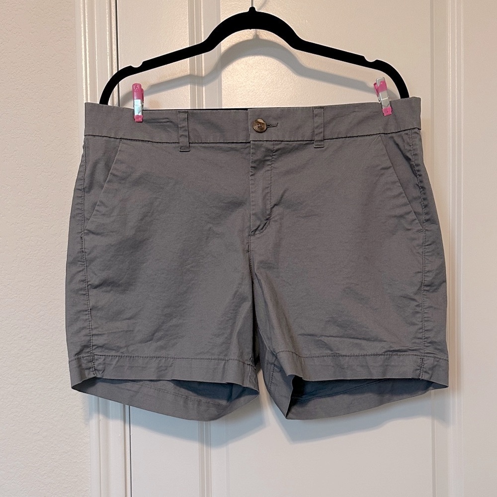 Old Navy Mid-Rise Gray Women's 5” Shorts